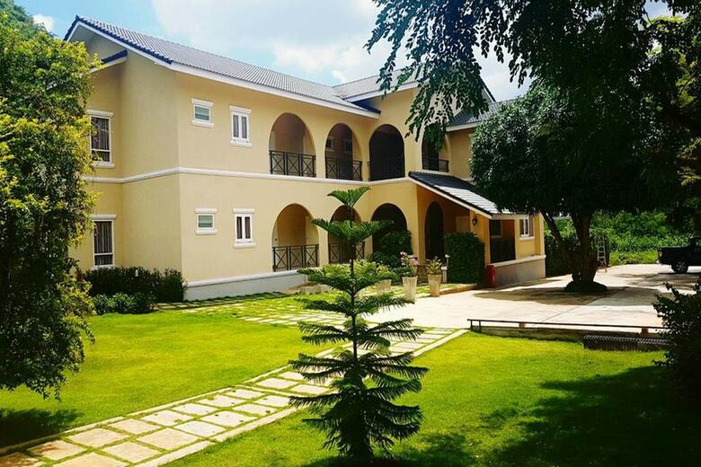 Hotel Palazzo Pavone Gallery & Resort