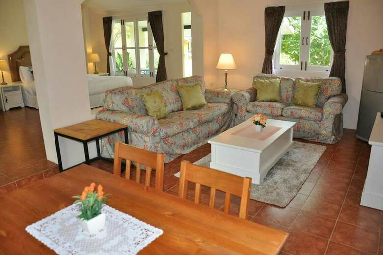 Hotel Palazzo Pavone Gallery & Resort