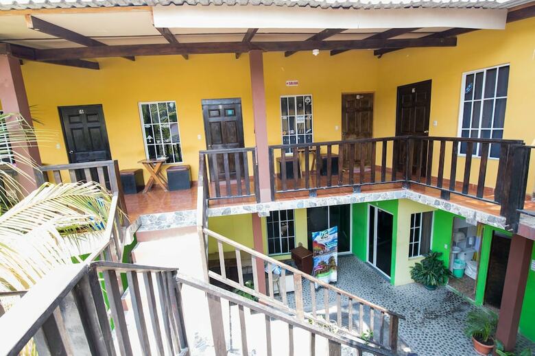 Hotel Papaya's Lodge