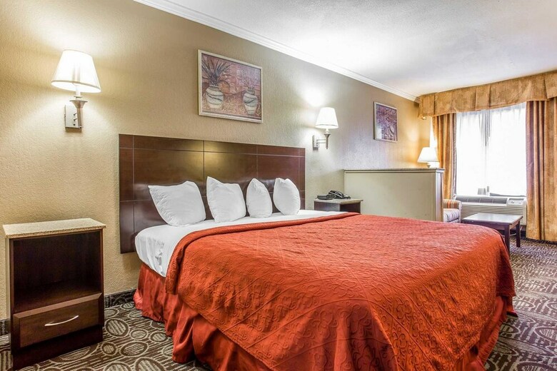 Hotel Quality Inn & Suites Ft. Jackson Maingate