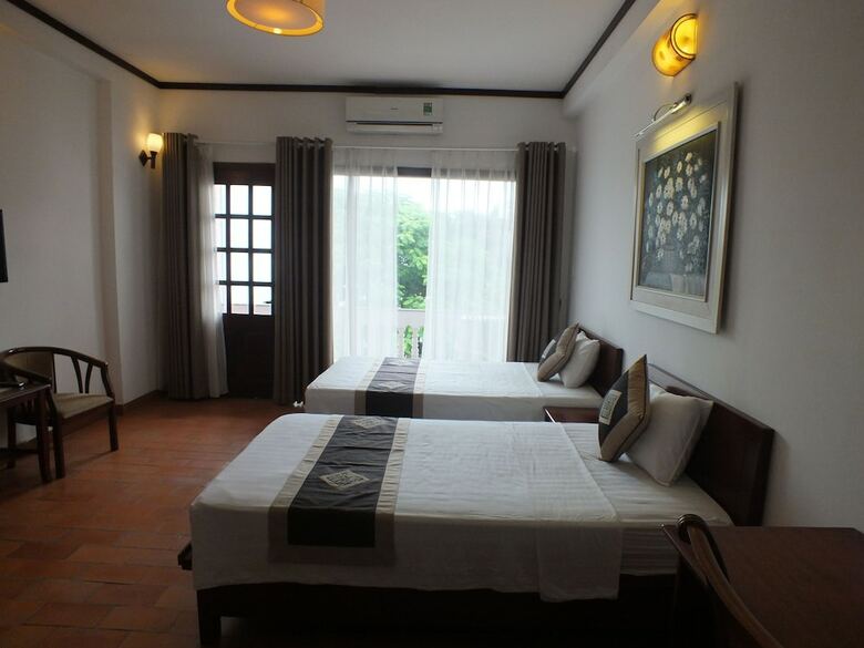 Hotel Legenda Tay Ho
