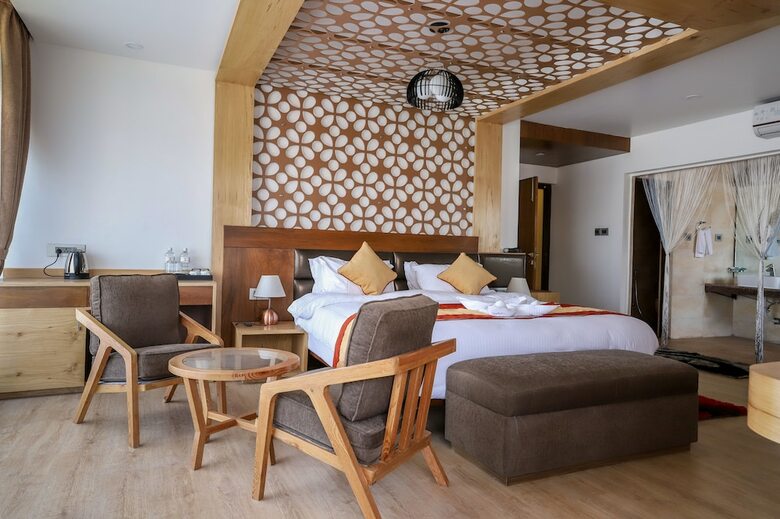 Retro Hotel And Spa