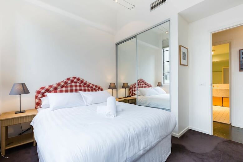 Cynthia, 2bdr Melbourne Apartment