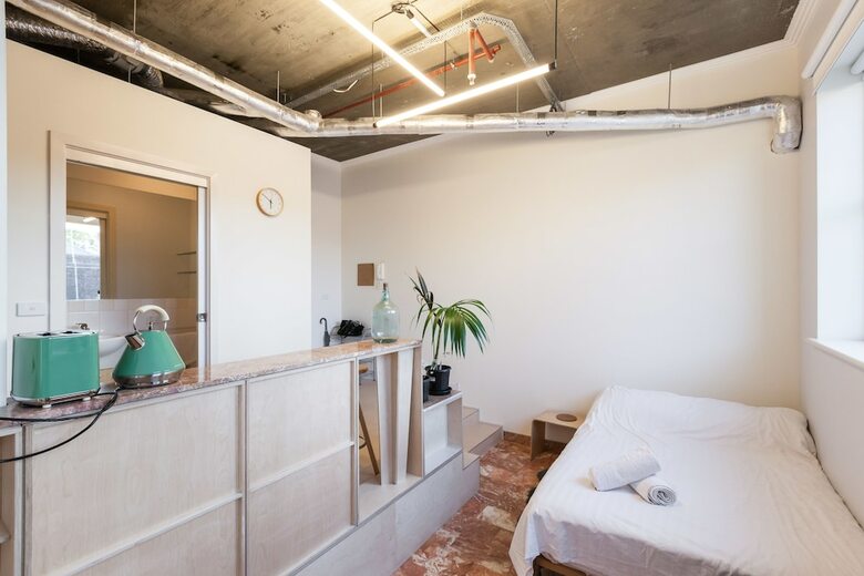 Lucinda, Carlton Studio Apartment