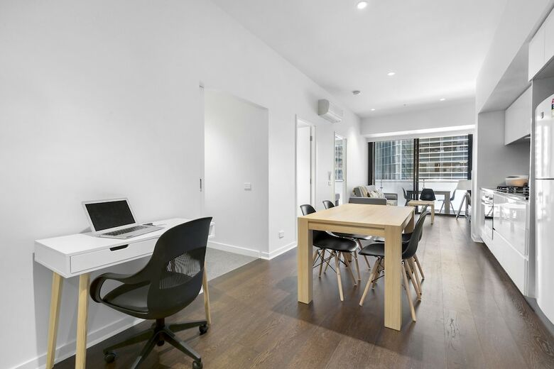 Edward, 3bdr Melbourne Apartment