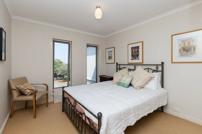 Jasmine, 2bdr Port Melbourne House