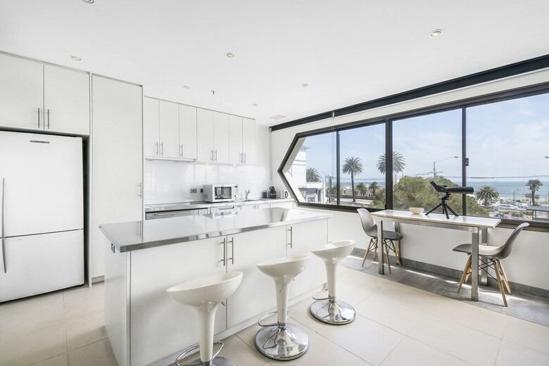 Elaine, 2bdr St.kilda Apartment