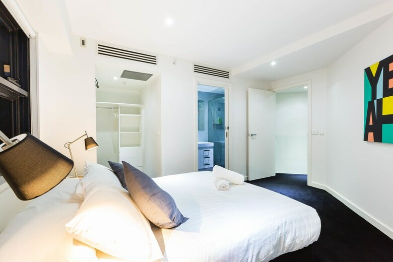 Maddison, 3bdr Port Melbourne Apartment