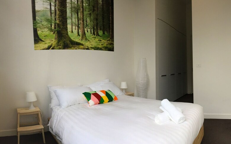 George, 1bdr North Melbourne Apartment