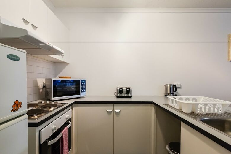Dawn, 2bdr Carlton Apartment