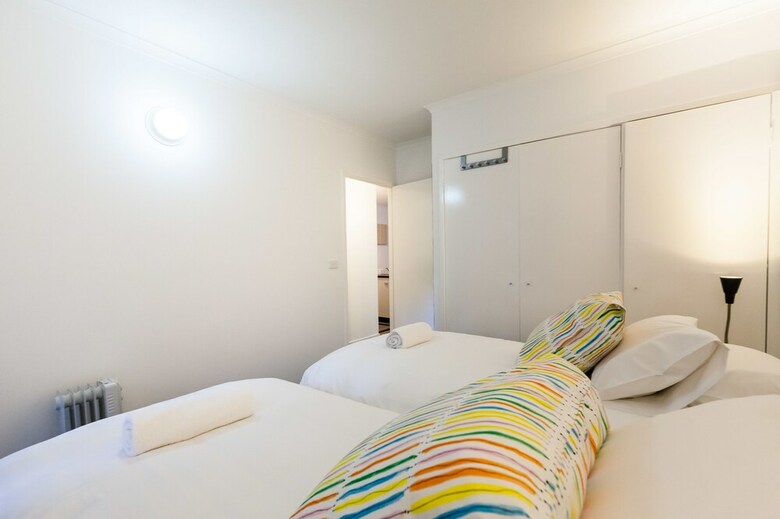 Dawn, 2bdr Carlton Apartment