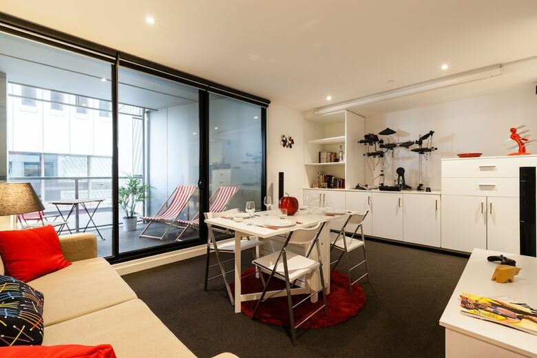 Clark, 1bdr Melbourne Apartment