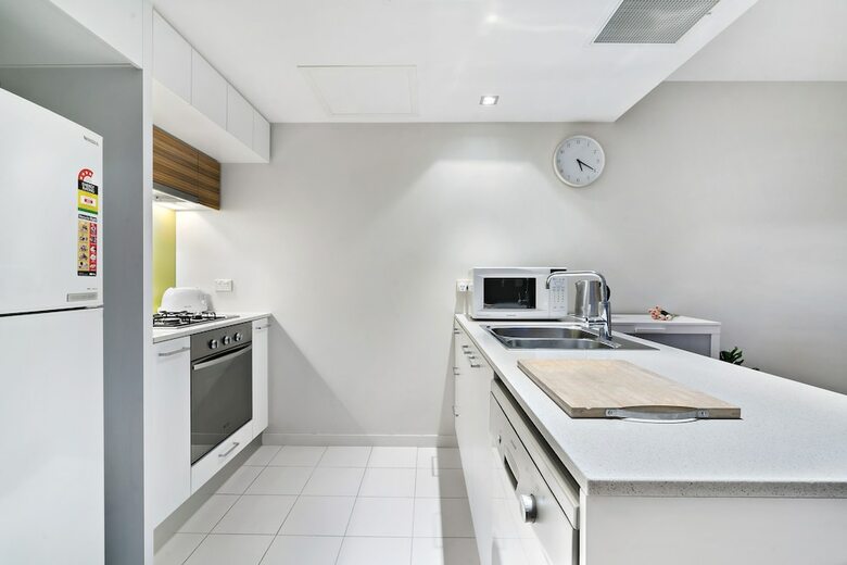 Miranda, 1bdr Docklands Apartment