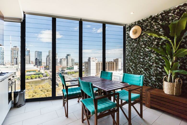 River, 1bdr Melbourne Apartment