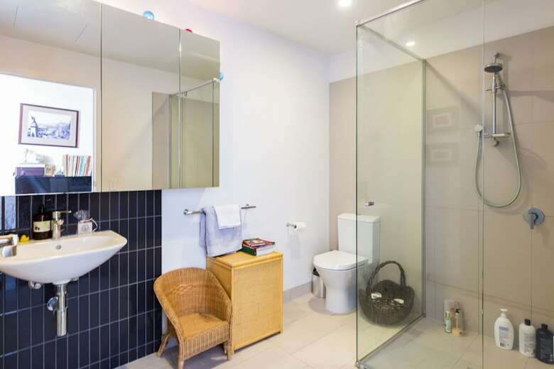 Talia, 1bdr Carlton Apartment