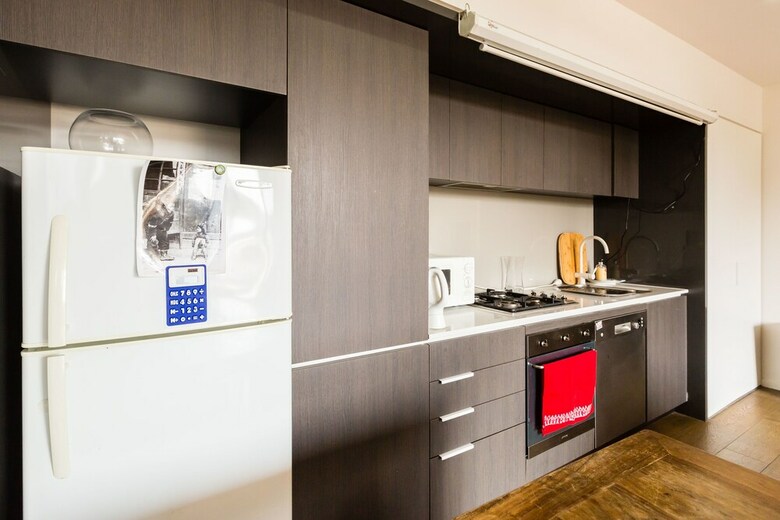 Talia, 1bdr Carlton Apartment