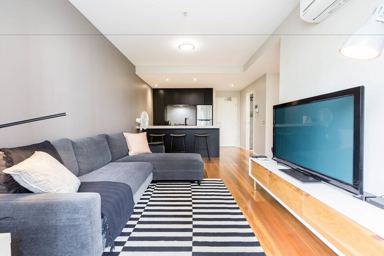 Sandra, 1bdr Carlton Apartment