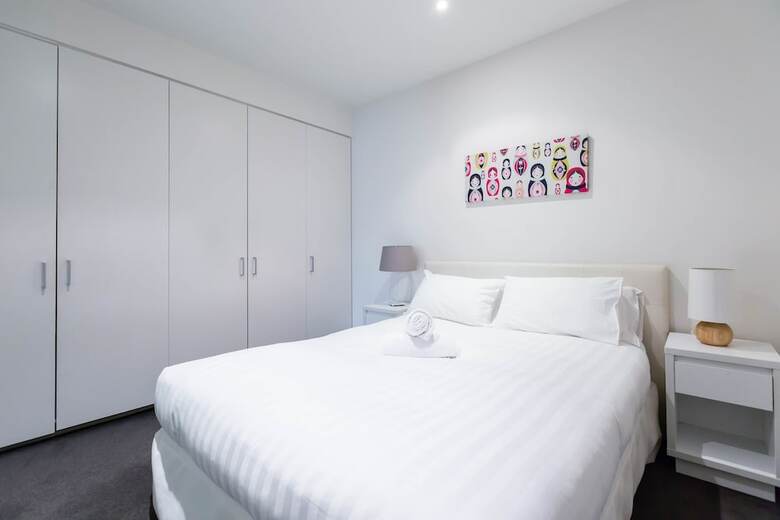 Robyn, 1bdr Melbourne Apartment