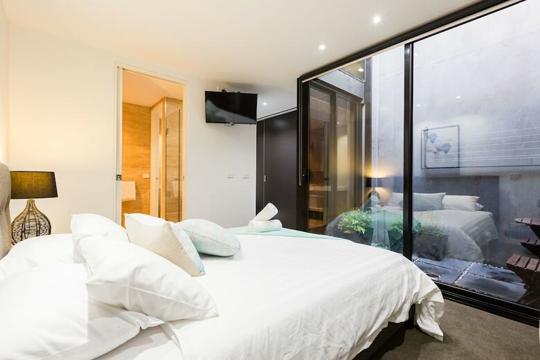 Renee, 4bdr North Melbourne House