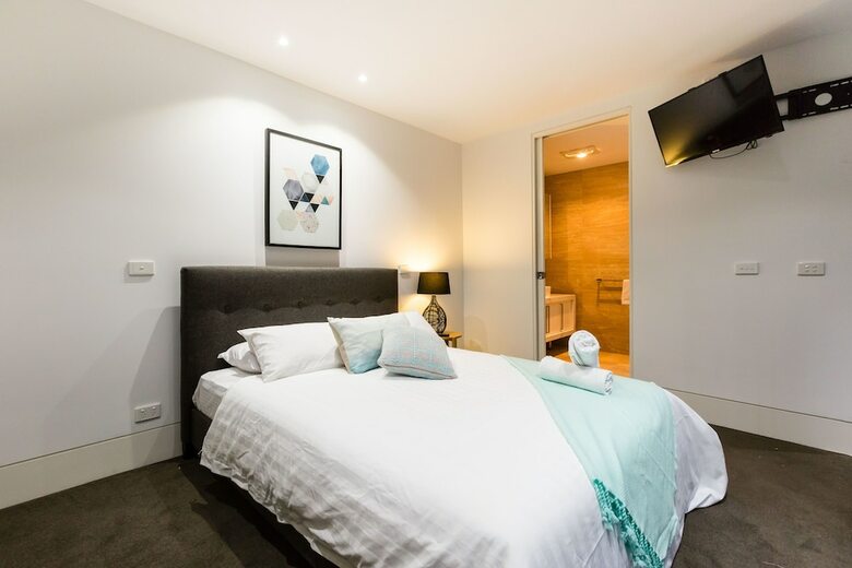 Renee, 4bdr North Melbourne House