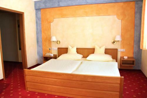 Hostal Goldener Schwan Hotel Garni