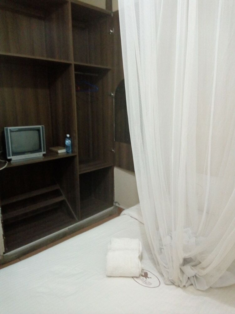 Shalom Hotel