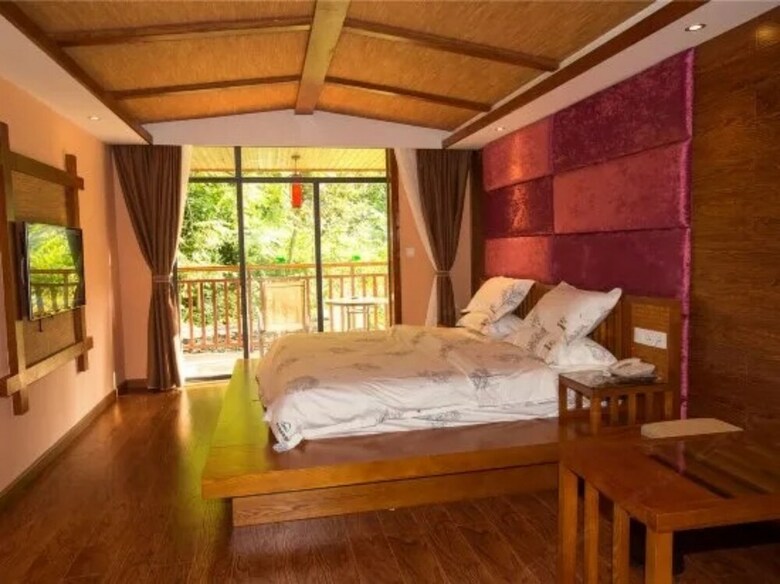 Hostal Bluesky Hotel & Resort