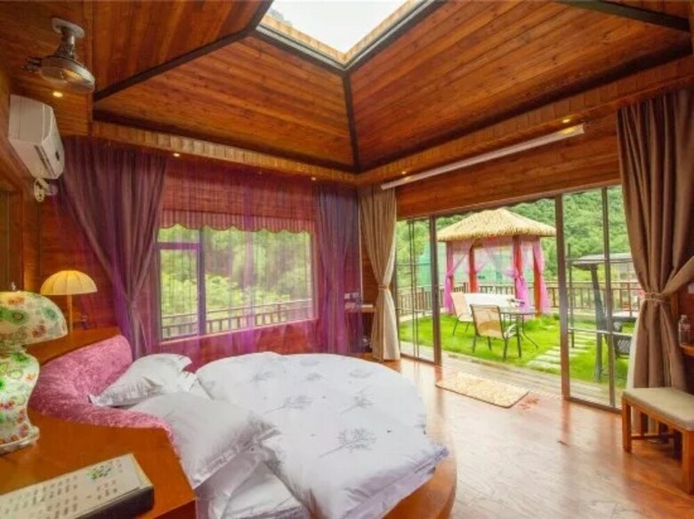 Hostal Bluesky Hotel & Resort
