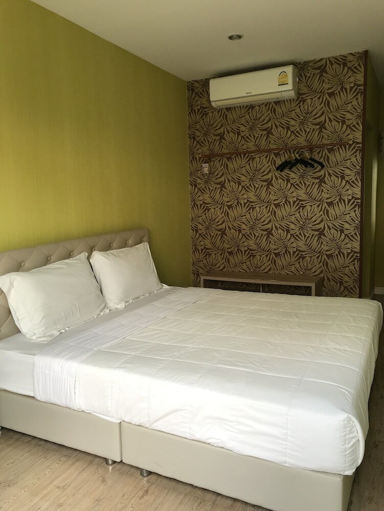 Hotel 7 House