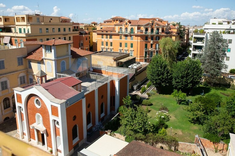 Hotel Room In Rome Isole