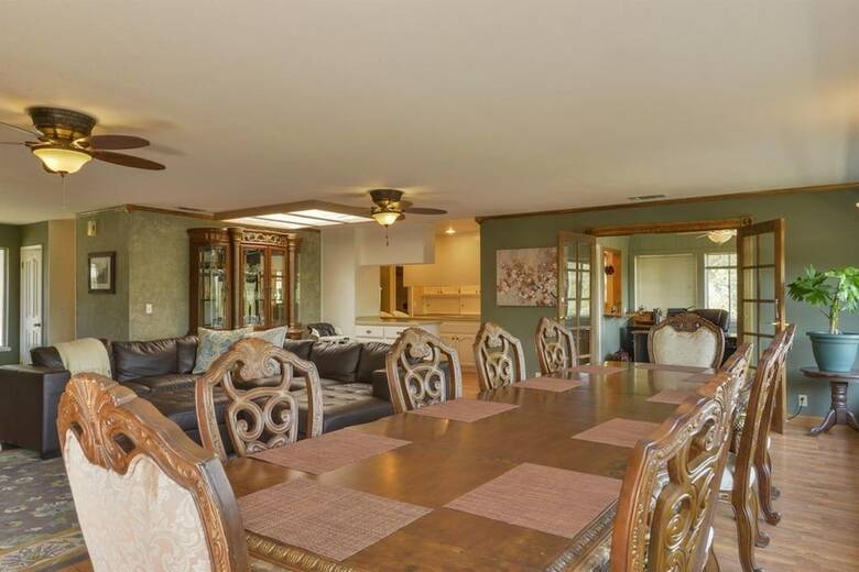 Black Oak Manor