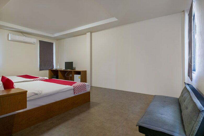 Oyo 665 Sj House Hotel