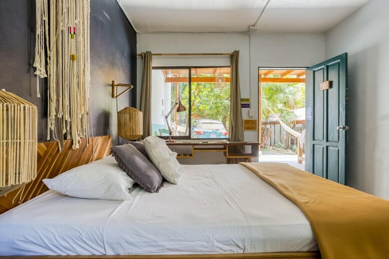 Hostal Selina Santa Teresa South