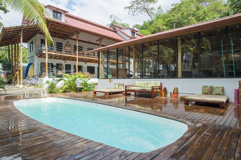 Hostal Selina Santa Teresa South