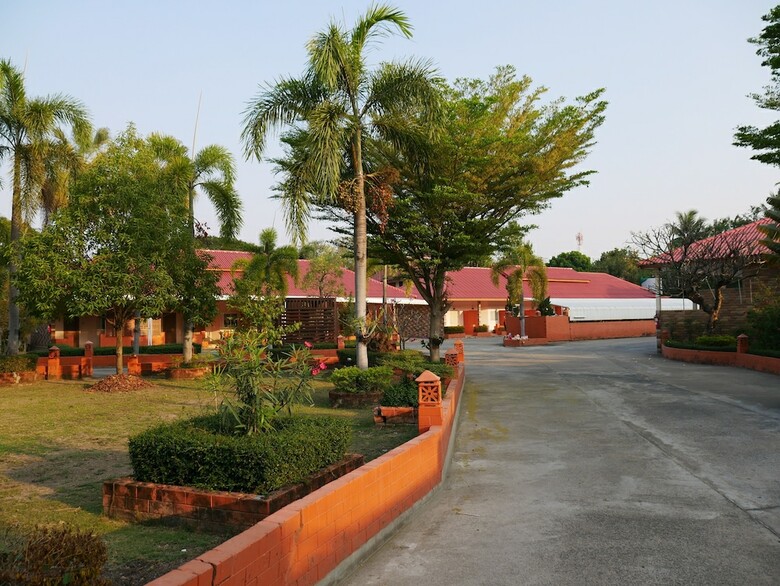 Hotel Ploy Resort