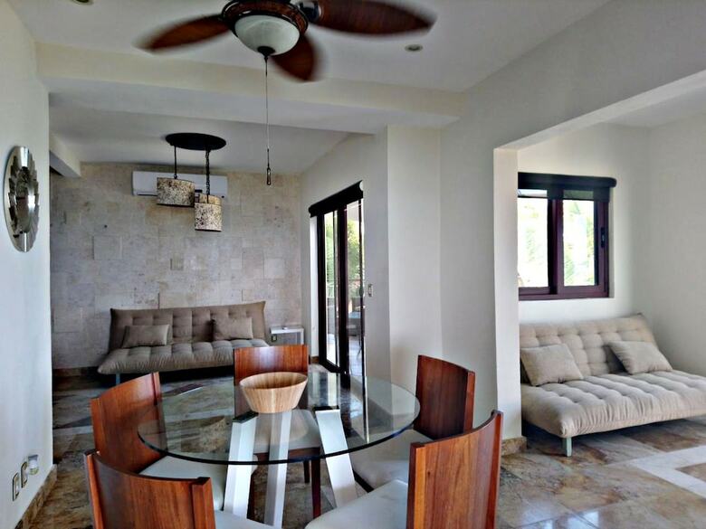 Apartamentos El Faro Beachfront Penthouse