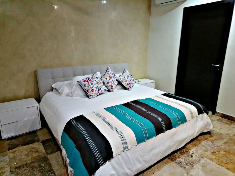 Apartamentos El Faro Beachfront Penthouse