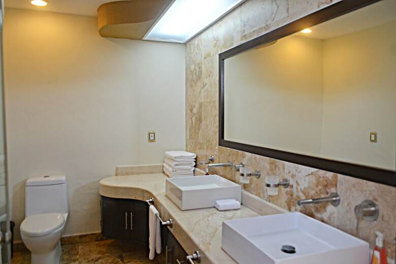 Apartamentos El Faro Beachfront Penthouse