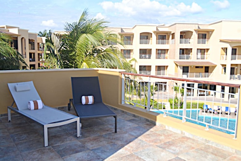 Apartamentos El Faro Beachfront Penthouse