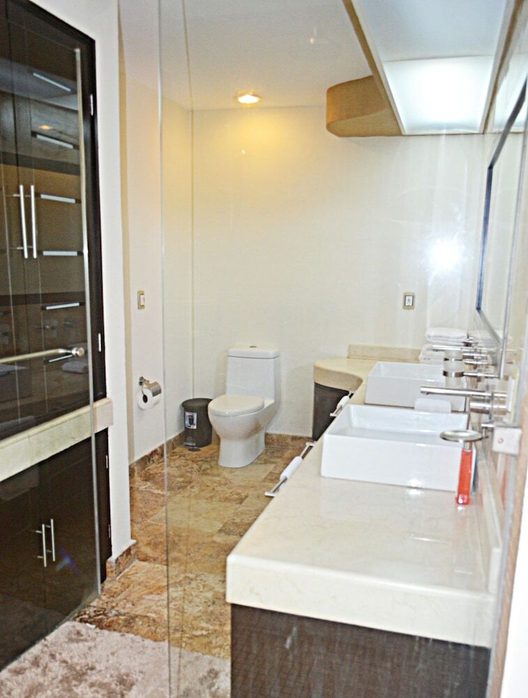 Apartamentos El Faro Beachfront Penthouse