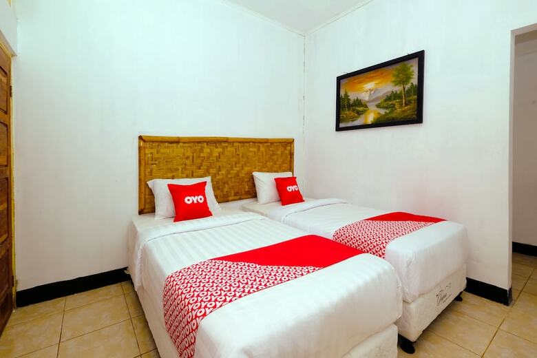 Oyo 1835 Surya Mandalika Hotel