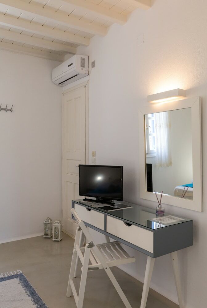 Mykonos Scorpion Beachfront Suites
