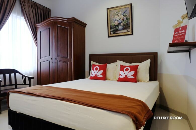 Hotel Zen Rooms Near Alun-alun