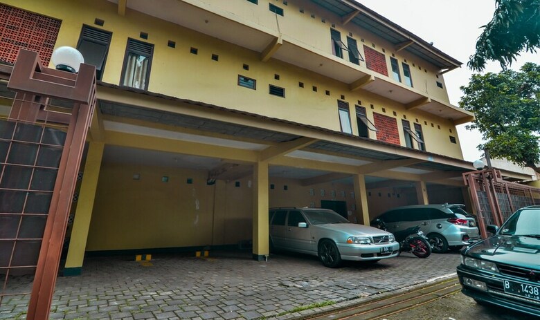 Hotel Zen Rooms Basic Near Btc