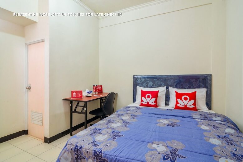 Hotel Zen Rooms Basic Near Btc