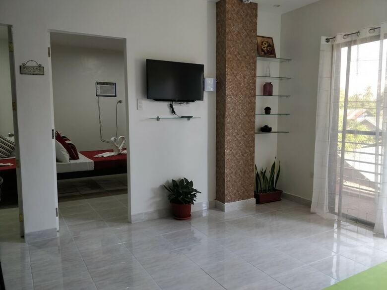 Hotel Spacious Private Apartment At Laorenza Residences