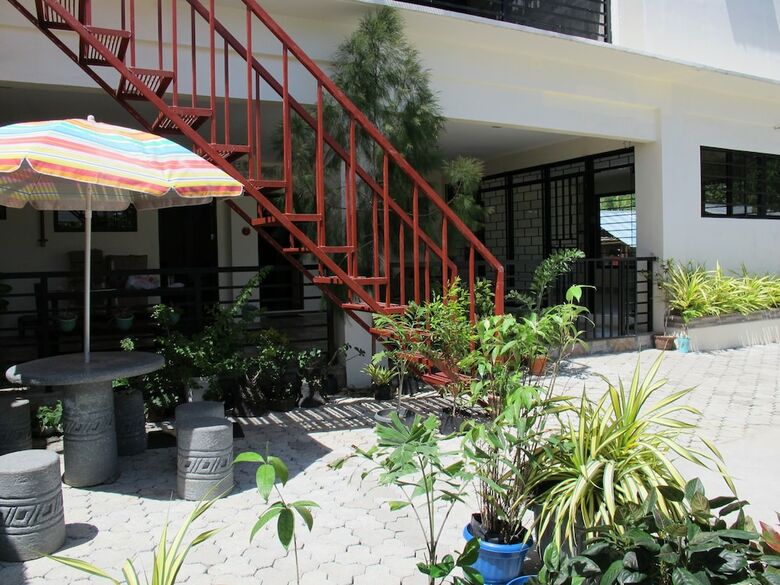 Hotel Spacious Private Apartment At Laorenza Residences