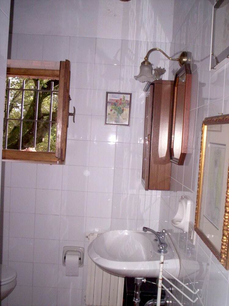 House With 2 Bedrooms In Mensano, With Pool Access And Wifi