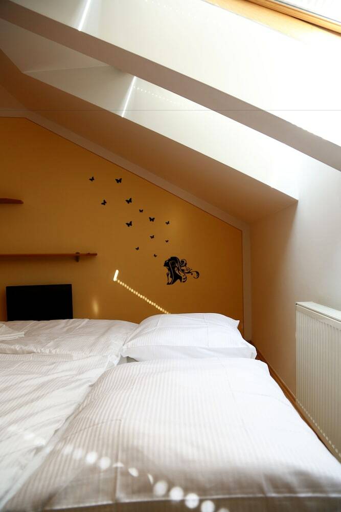 Aparthotel Apartments Krom??�?