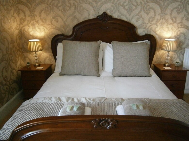 Hotel Seasons Guest House